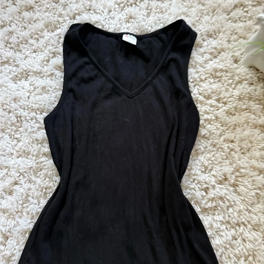 WIHOLL Black Ribbed Tank Top - Picture 3 of 5